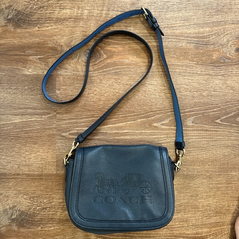 Navy Coach saddle bag with horse & carriage